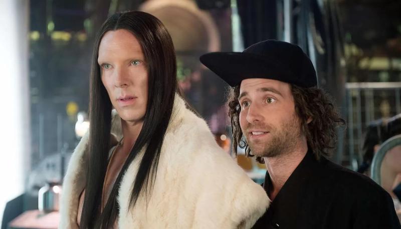 Бенедикт Камбербэтч покаялся за роль небинарного в "Образцовом самце 2"