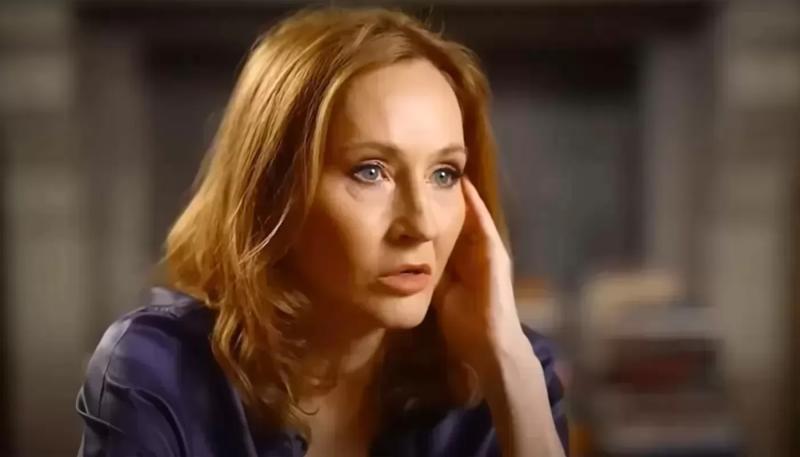 Автор "Гарри Поттера" Дж.К. Роулинг назвала Эмму Уотсон невеждой