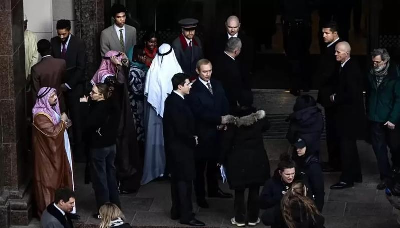 "Кремлевский волшебник" заслужил 12-минутные овации в Венеции