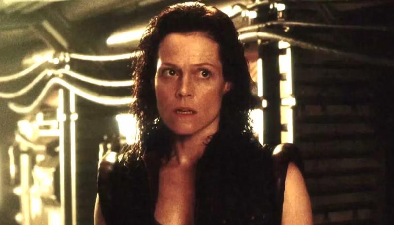 Звезду "Чужого" Сигурни Уивер позвали в сериал о Ларе Крофт